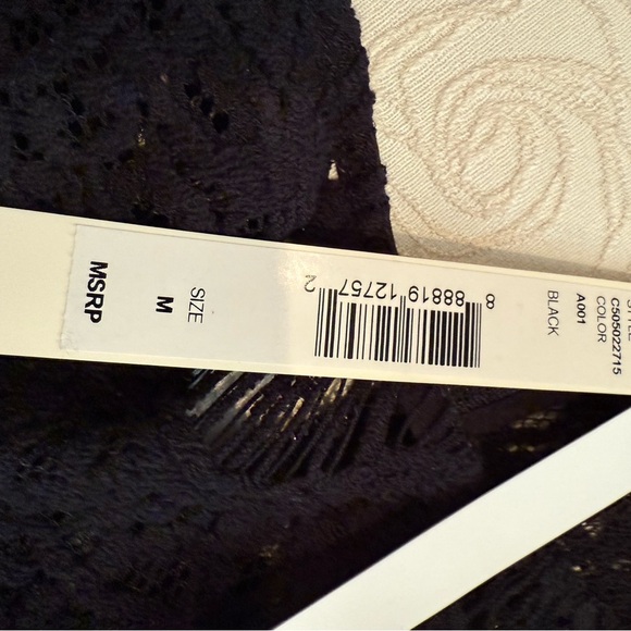 Alice + Olivia Black Lace Boxy Blouse Short Sleeve - Picture 5 of 6